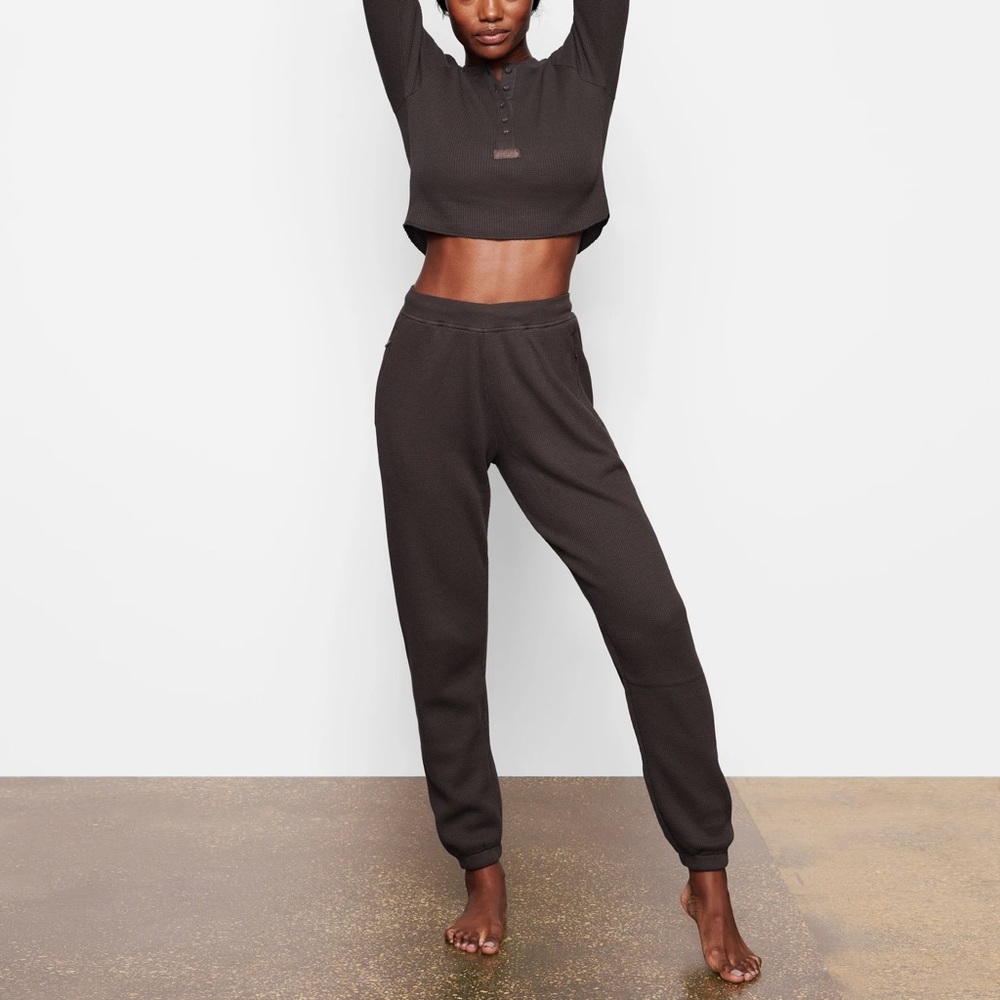 Skims waffle joggers dark chocolate